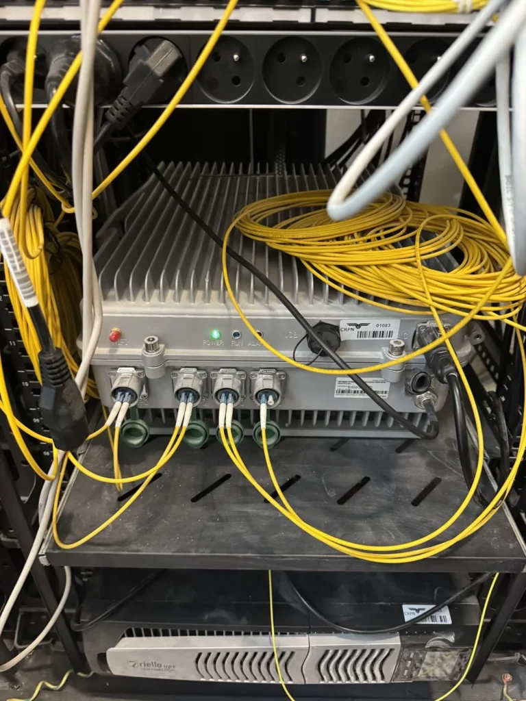 Antenniste Othis : installation de répéteur de couverture mobile