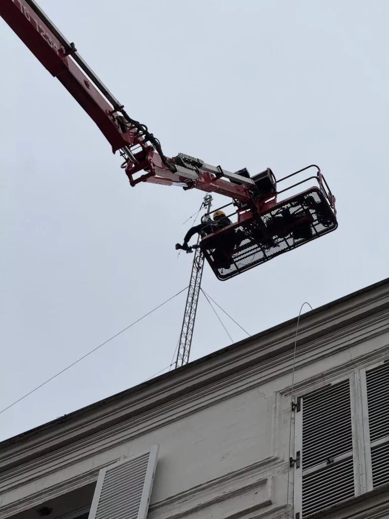 Antenniste Rumont : dépannage d’antenne en nacelle